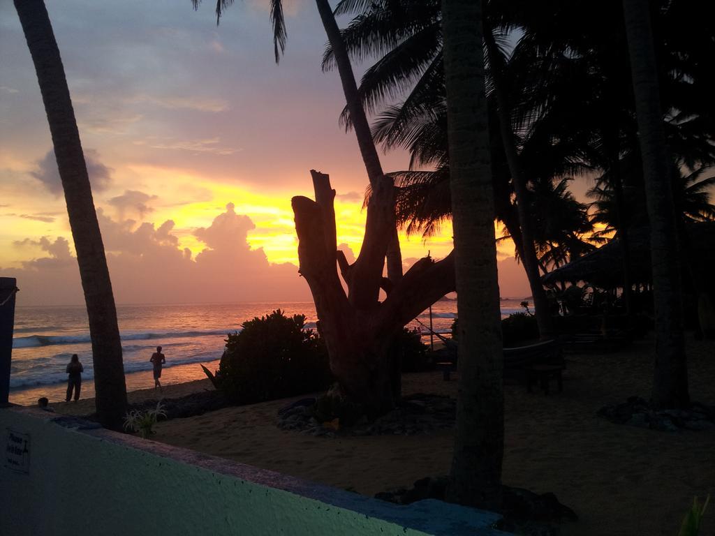 Blue Ocean Villa Hikkaduwa Bagian luar foto